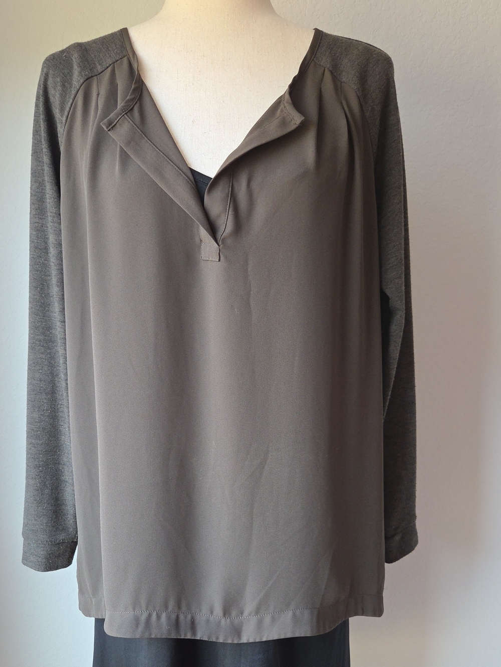 LOFT Olive Green Baseball Tee Style Split-Neck Tunic Blouse XS Offixe Fall